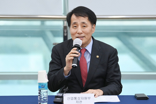 이달 6일 장영진 산업통상자원부 1차관이 6일 정부세종컨벤션센터에서 열린 '방산 수출금융 지원 업무협약(MOU) 체결식'에서 인사말 하고 있다. 연합뉴스 제공.